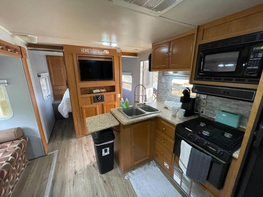 Ferienhaus Ramblin Rose Camper - Theater - Hot-tub - Fire Pit *